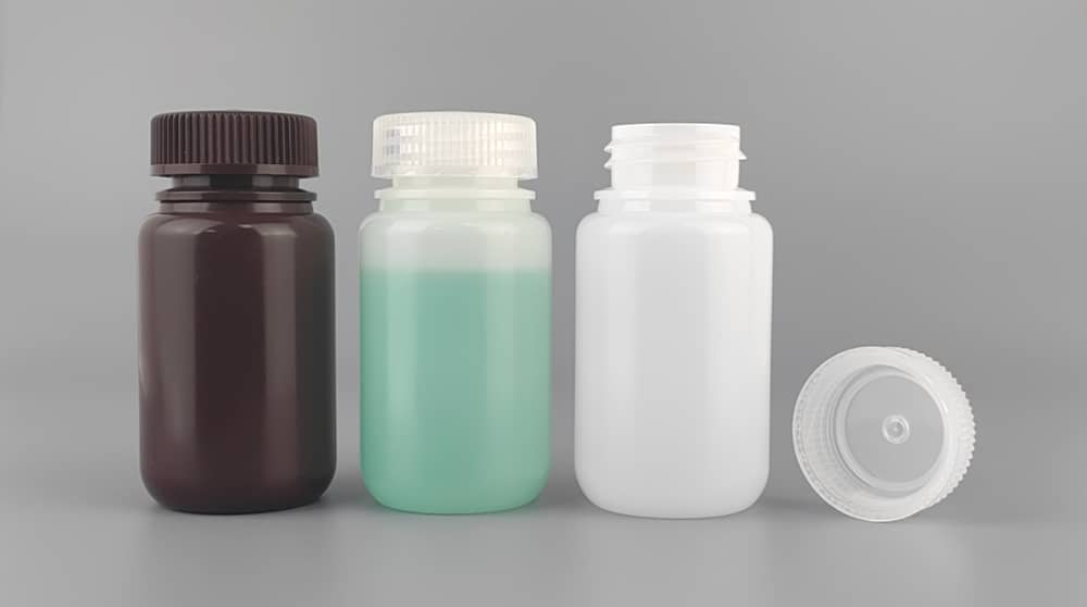 Glass vs Plastic Laboratory Containers